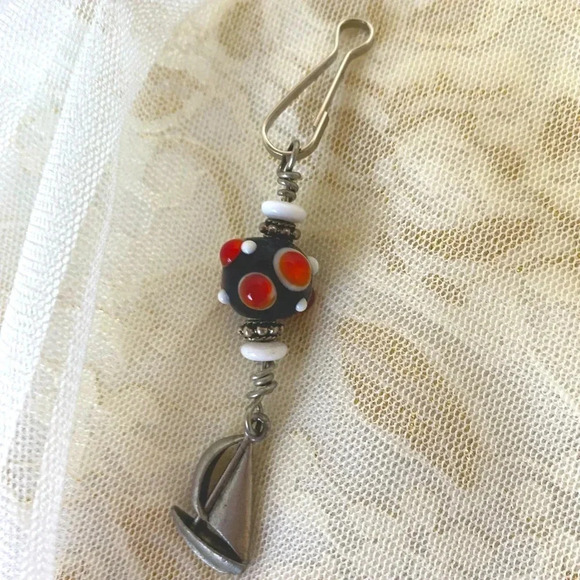 NWT Women/Girls Tablet/Phone Keychain Purse Cute Sailboat/Yacht Beaded Charm - Picture 2 of 4